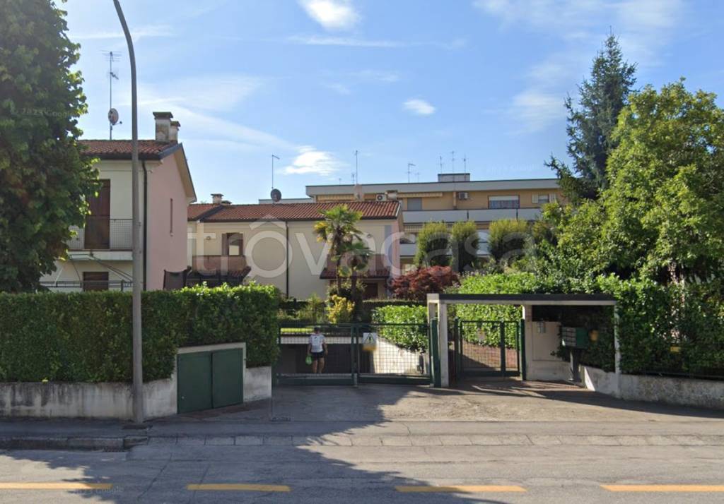 casa indipendente in vendita a Vicenza in zona Longara
