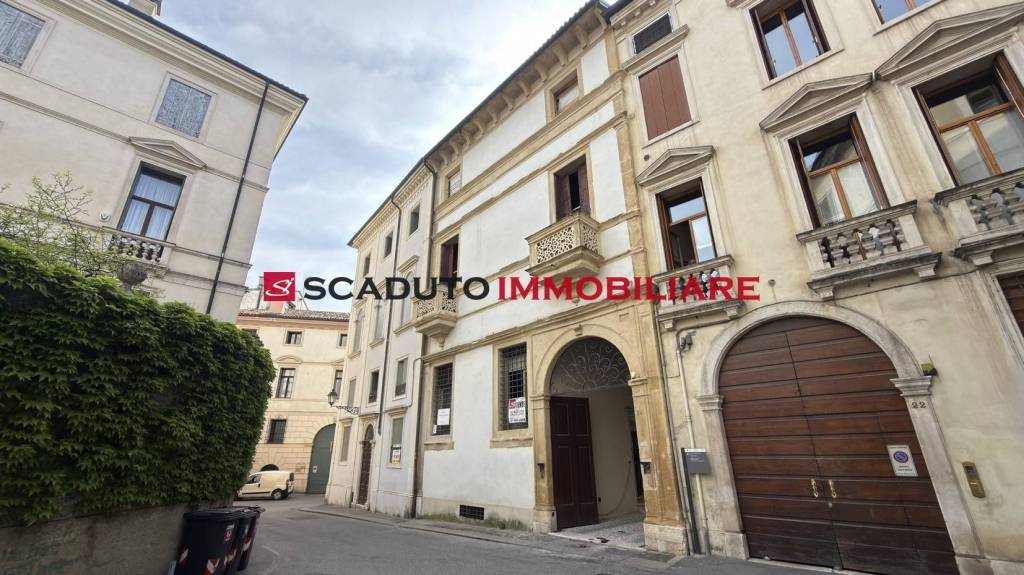 appartamento in vendita a Vicenza in zona Centro Storico
