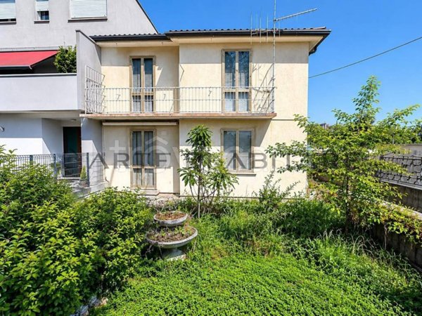 casa indipendente in vendita a Vicenza in zona Ferrovieri