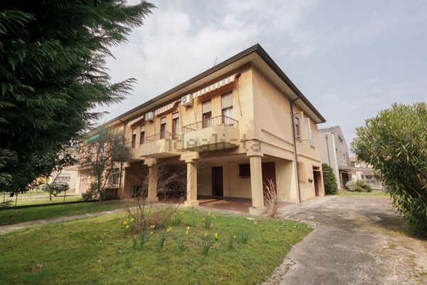 casa indipendente in vendita a Vicenza in zona Laghetto