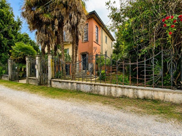 casa indipendente in vendita a Vicenza in zona Cattane