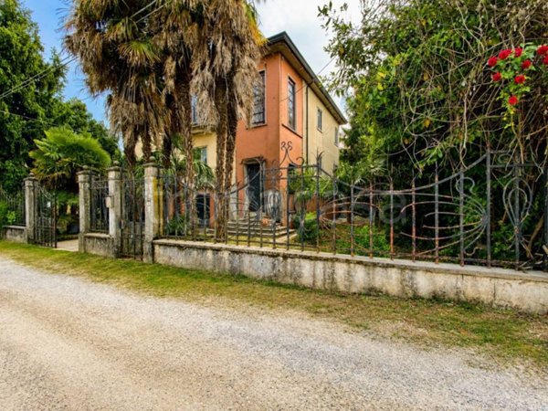 casa indipendente in vendita a Vicenza in zona Cattane