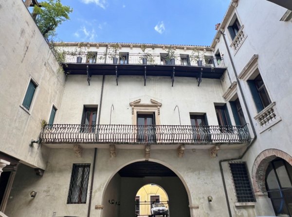 appartamento in vendita a Vicenza in zona Centro Storico