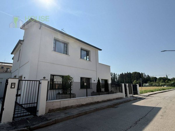 casa indipendente in vendita a Vicenza in zona San Bortolo/San Paolo