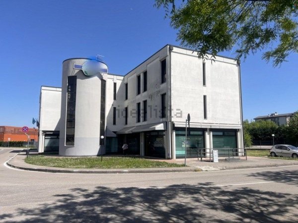 ufficio in vendita a Vicenza in zona San Lazzaro/Pomari