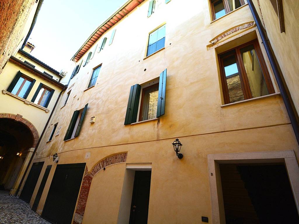 appartamento in vendita a Vicenza in zona Centro Storico