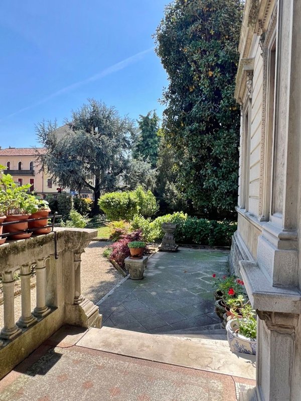 casa indipendente in vendita a Vicenza in zona Centro Storico