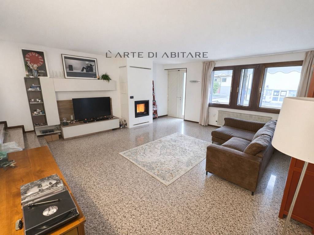 casa indipendente in vendita a Vicenza in zona Bertesinella