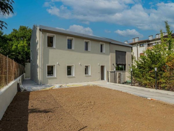 casa indipendente in vendita a Vicenza in zona Bertesina