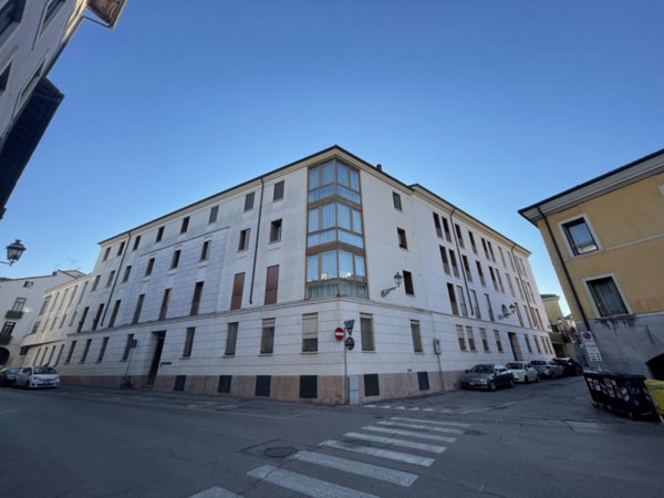 appartamento in vendita a Vicenza in zona Centro Storico