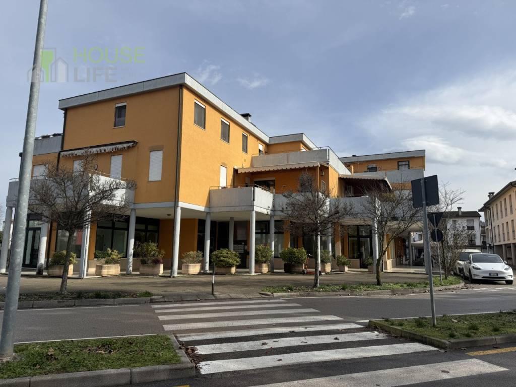 negozio in vendita a Vicenza in zona Ferrovieri