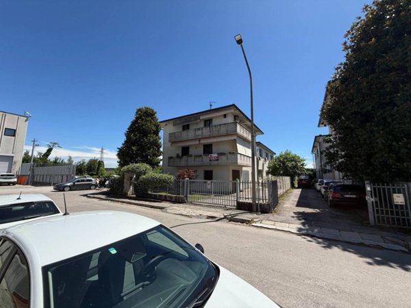 appartamento in vendita a Vicenza in zona Bertesinella