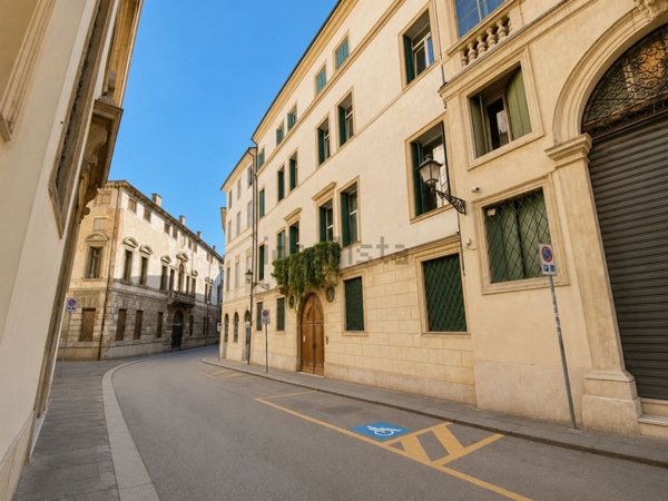 appartamento in vendita a Vicenza in zona Centro Storico