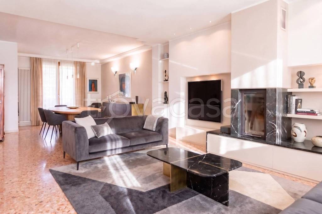 casa indipendente in vendita a Vicenza in zona Laghetto