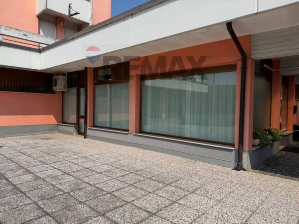 negozio in vendita a Vicenza in zona Longara