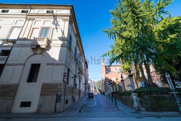 appartamento in vendita a Vicenza in zona Centro Storico