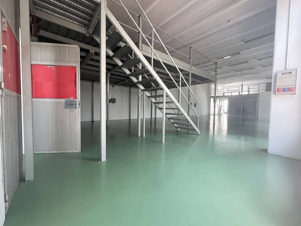 locale commerciale in vendita a Vicenza in zona San Felice
