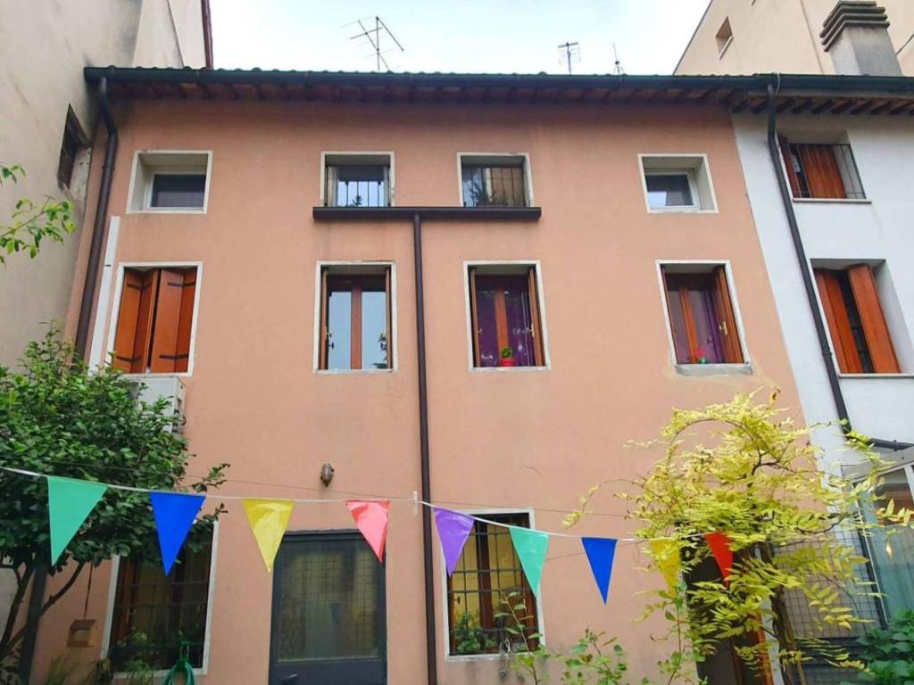 appartamento in vendita a Vicenza in zona Centro Storico