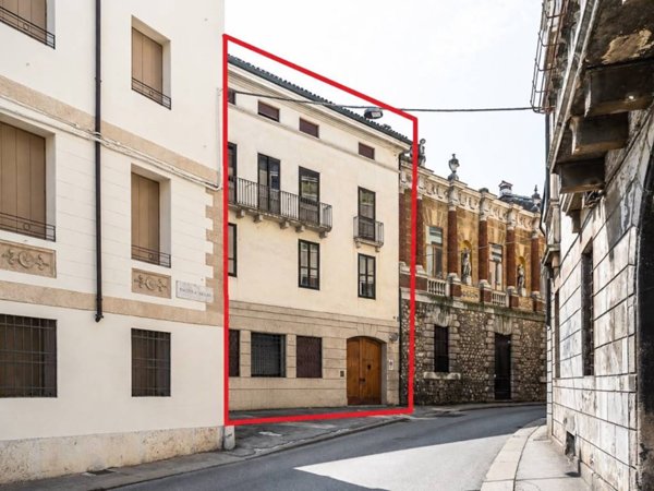 casa indipendente in vendita a Vicenza in zona Centro Storico