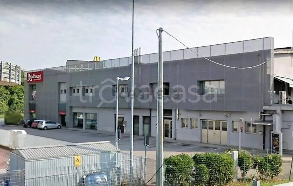 locale commerciale in vendita a Vicenza in zona San Lazzaro/Pomari