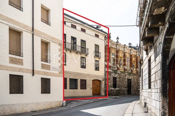 casa indipendente in vendita a Vicenza in zona Centro Storico