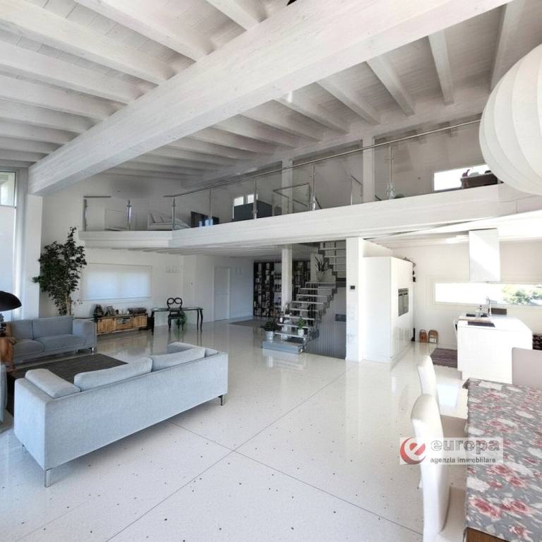 casa indipendente in vendita a Vicenza in zona Ferrovieri