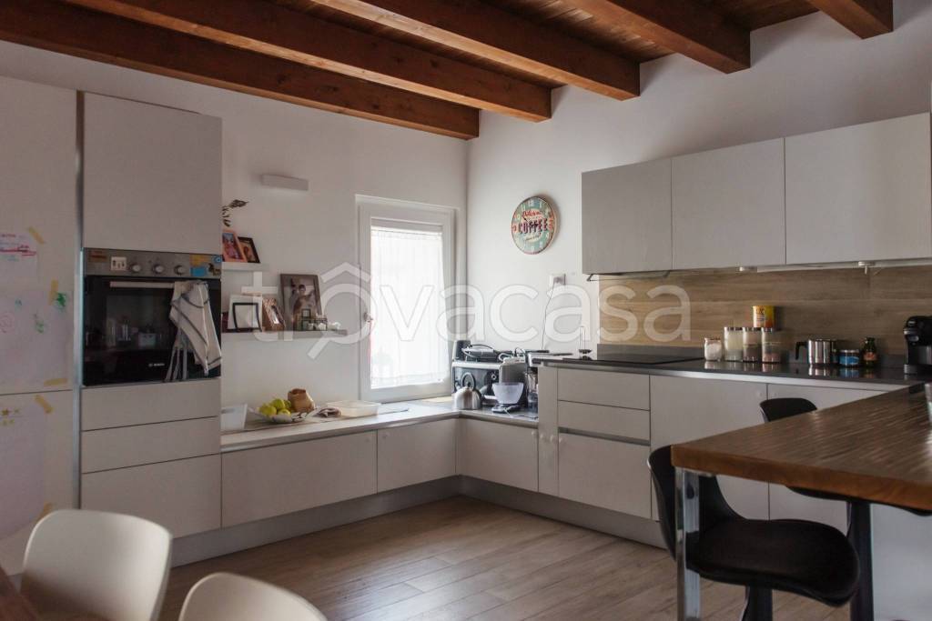 casa indipendente in vendita a Vicenza in zona Longara