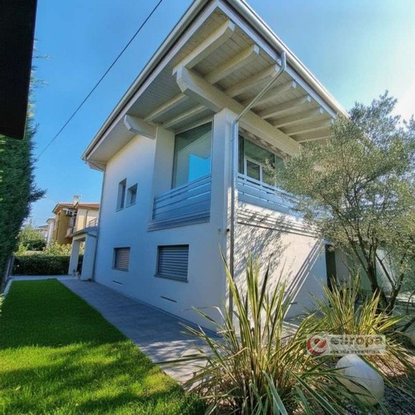 casa indipendente in vendita a Vicenza in zona Ferrovieri