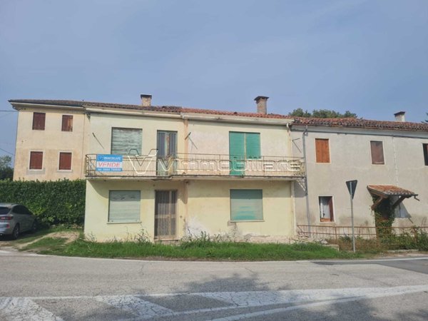 casa indipendente in vendita a Villaga