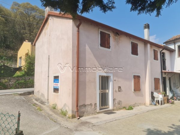 casa indipendente in vendita a Villaga in zona Toara