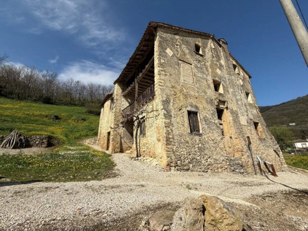 casa indipendente in vendita a Villaga
