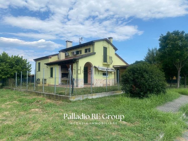 casa indipendente in vendita a Villaga in zona Belvedere