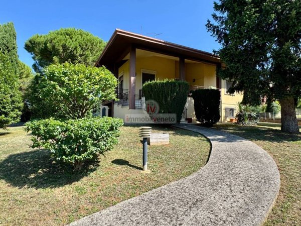 casa indipendente in vendita a Villaga in zona Pozzolo