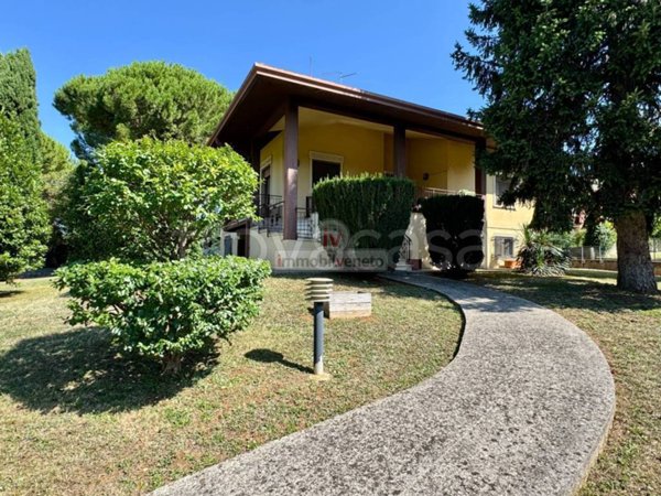 casa indipendente in vendita a Villaga in zona Pozzolo