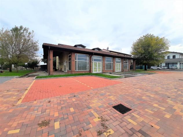 locale commerciale in vendita a Villaga