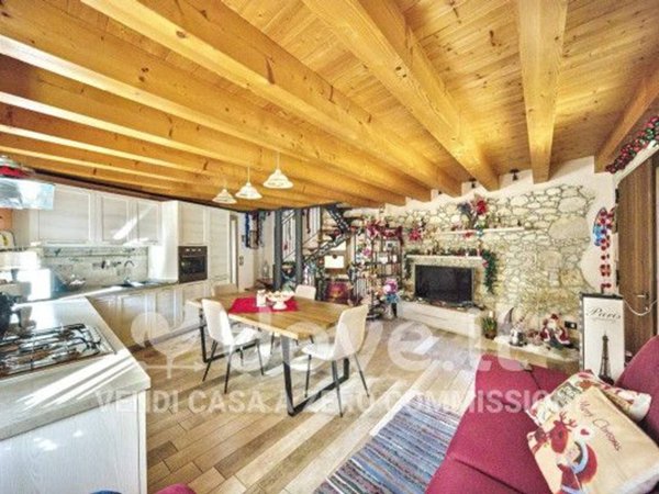 casa indipendente in vendita a Villaga