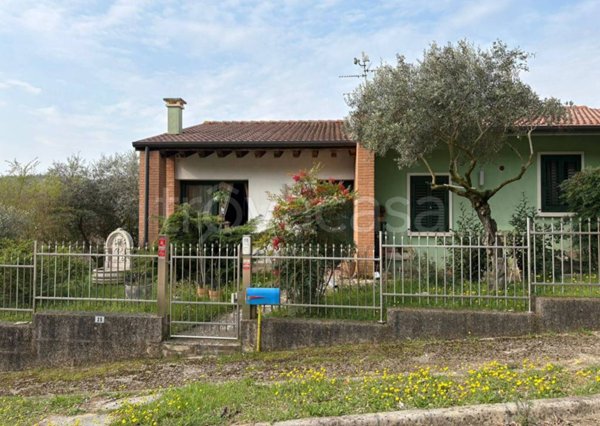 casa indipendente in vendita a Villaga in zona Pozzolo