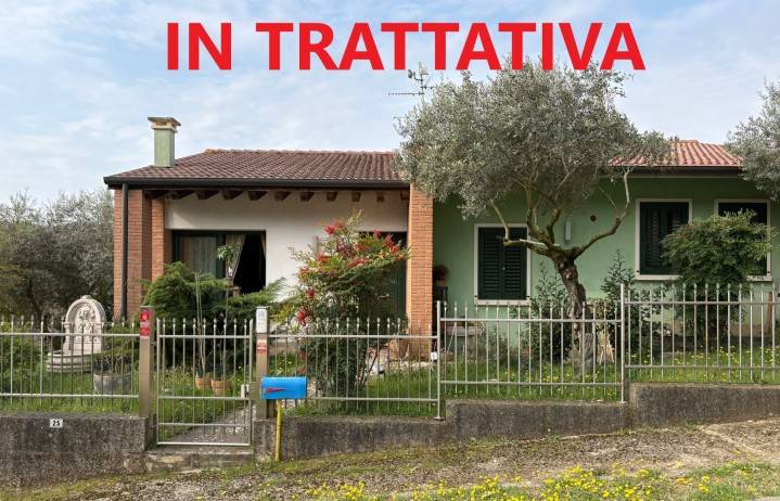 casa indipendente in vendita a Villaga in zona Pozzolo