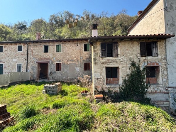 casa indipendente in vendita a Villaga in zona Toara