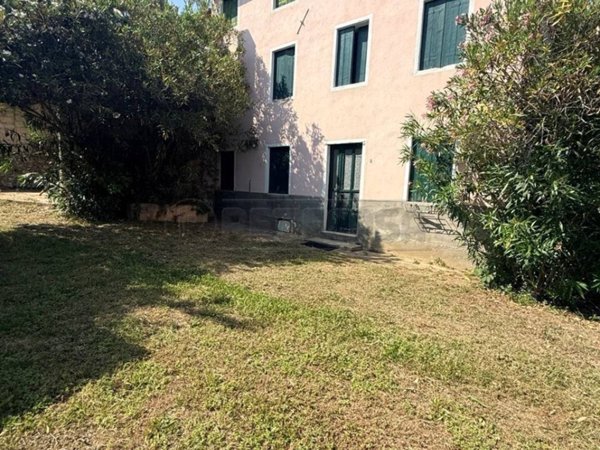 casa indipendente in vendita a Villaga in zona Pozzolo
