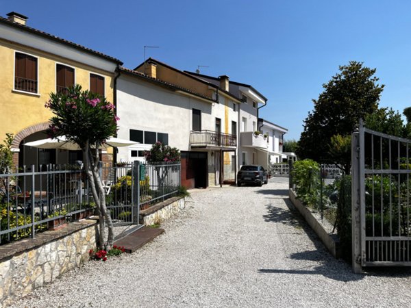 casa semindipendente in vendita a Villaga in zona Belvedere