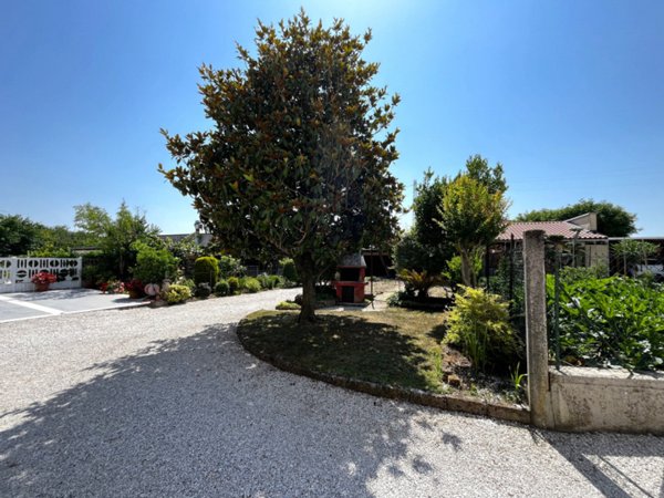 casa semindipendente in vendita a Villaga in zona Belvedere