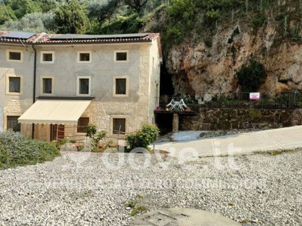 casa indipendente in vendita a Villaga in zona Pozzolo