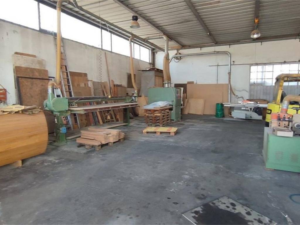 locale commerciale in vendita a Zanè