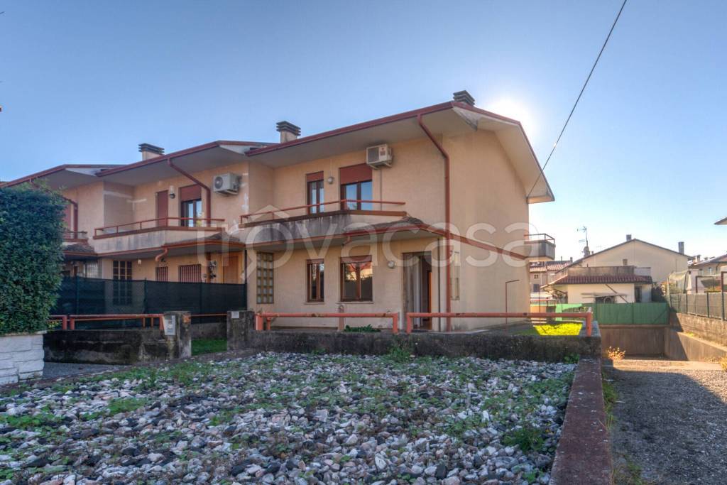 casa indipendente in vendita a Zanè