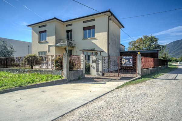 casa indipendente in vendita a Zanè