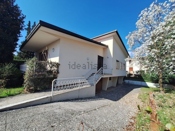 casa indipendente in vendita a Zanè
