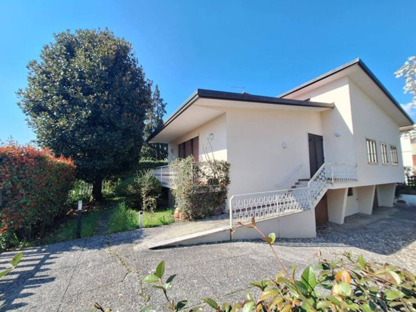 casa indipendente in vendita a Zanè
