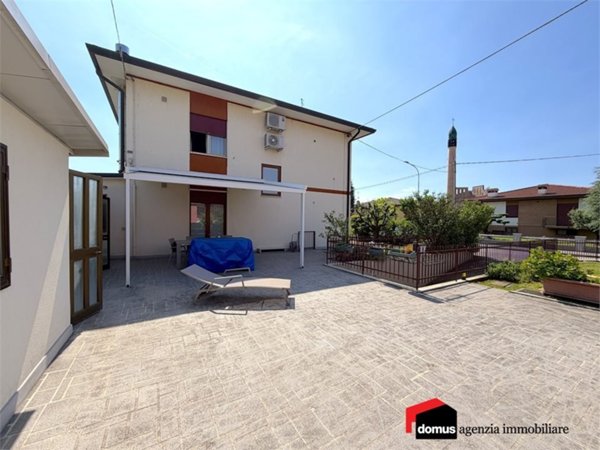 casa indipendente in vendita a Zanè