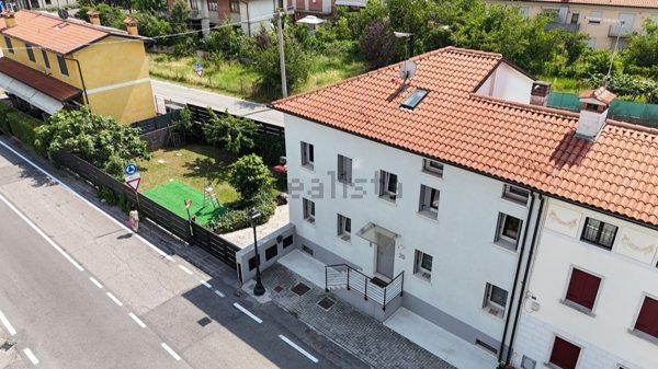casa indipendente in vendita a Zanè
